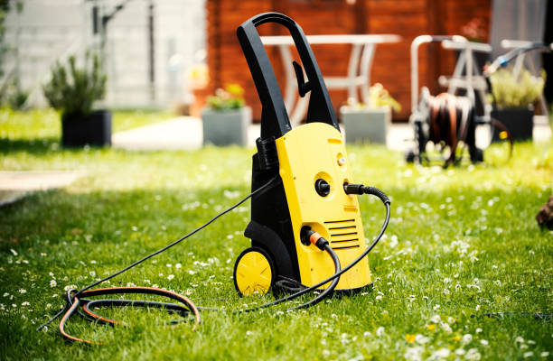 Best Driveway Pressure Washing  in Lindenhurst, NY